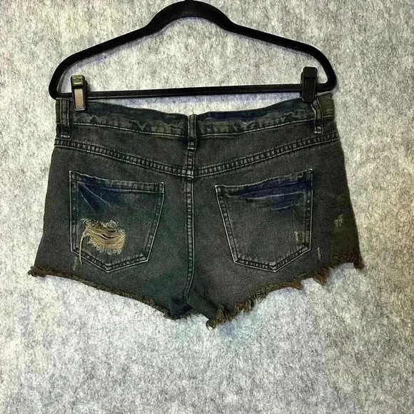 Free People Denim Cut Off Shorts - Size 27 - Picture 3 of 5